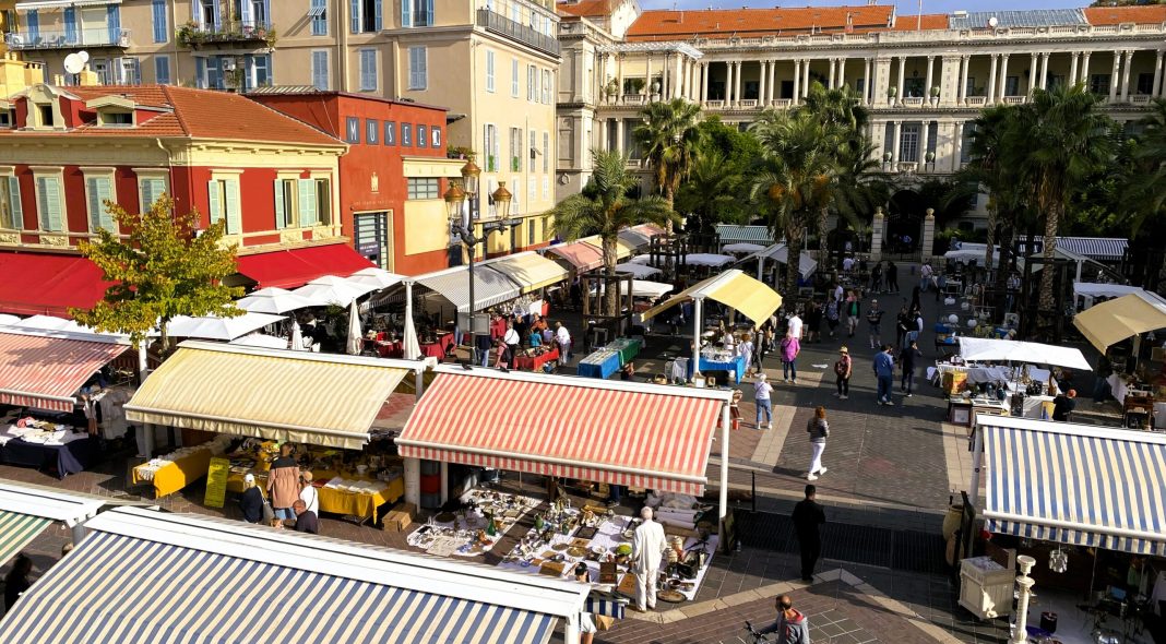 Le célèbre Marché à la brocante de Nice